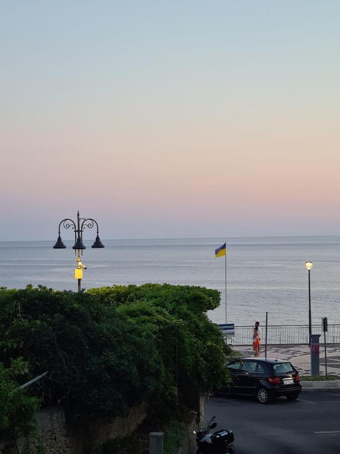 B&B Lungomare ديامنتي المظهر الخارجي الصورة